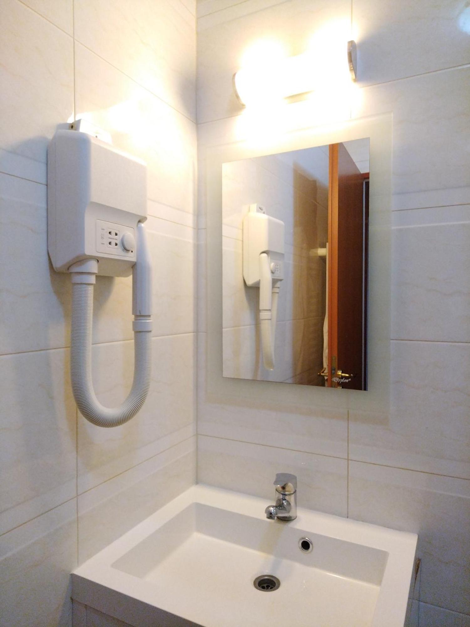 Milky Way Hotel Budapest Habitación foto